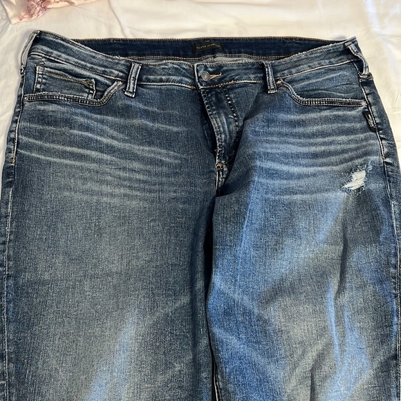 Silver jeans boyfriend mid rise slim leg plus size jeans.
Style # W27175SDG204 - Picture 8 of 10